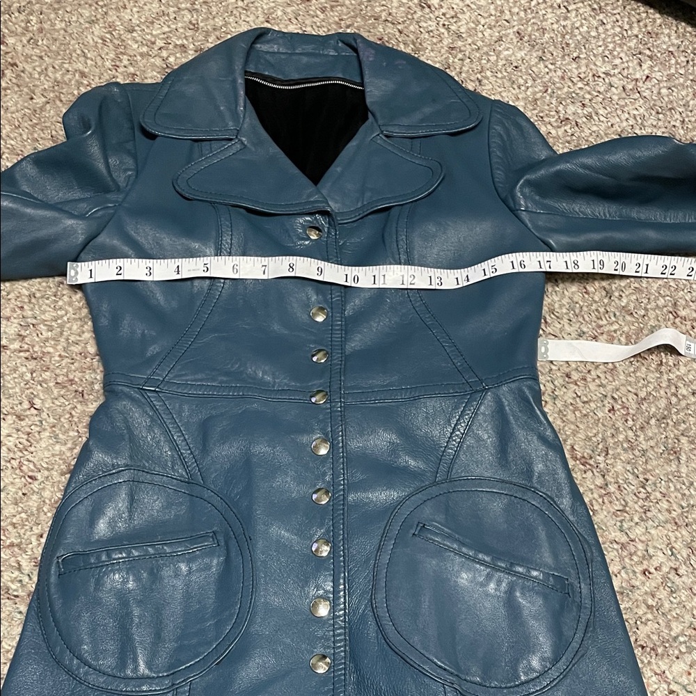 Vintage 70s Women's Blue Leather snap front Coat- adorable - Picture 2 of 11